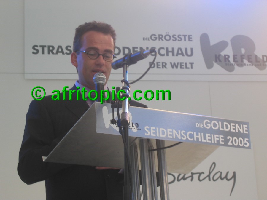 ../Images/Krefeld-Strssenmodenschau-2005 016.jpg